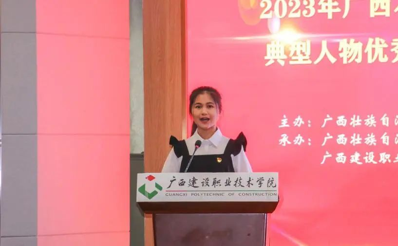 开云线上平台（集团）官方网站黄贝贝同学作汇报