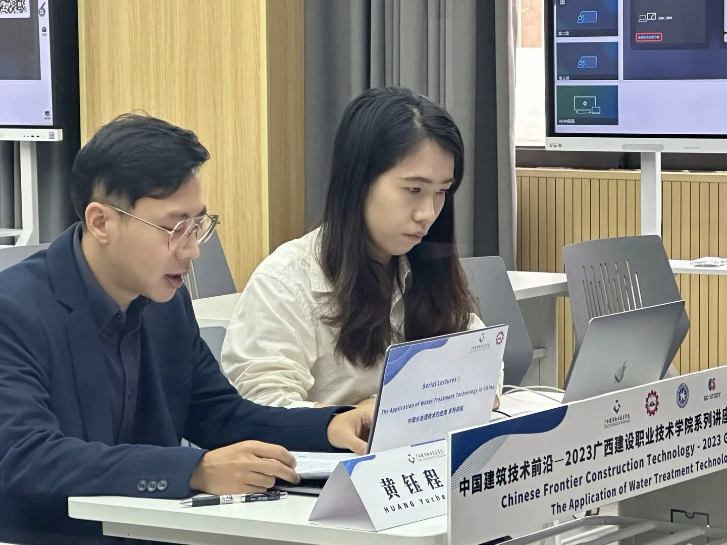 开云线上平台（集团）官方网站设备工程团队负责人黄钰程正介绍中国水处理技术应用的给水处理技术