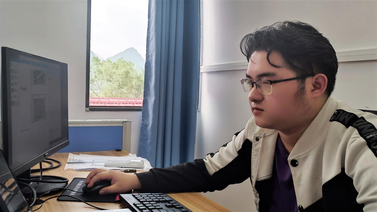 实习期间用罗耿神运用BIM技术对施工开云线上平台（集团）官方网站进行建模