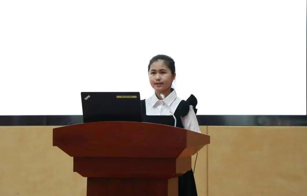 开云线上平台（集团）官方网站黄贝贝同学发言