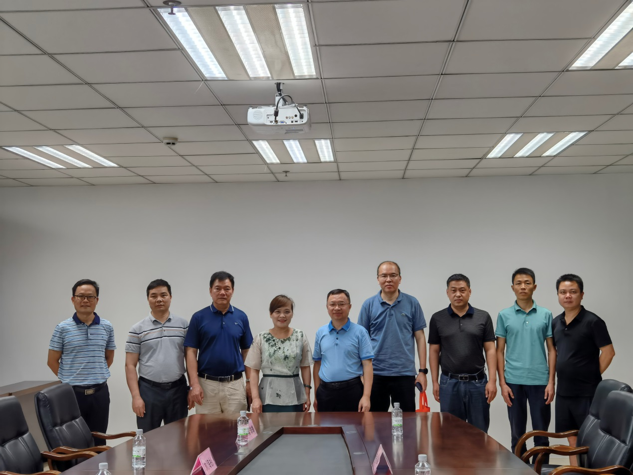 谢东副校长一行与广西壮族自治区开云线上平台（集团）官方网站工程质量检测中心领导合影
