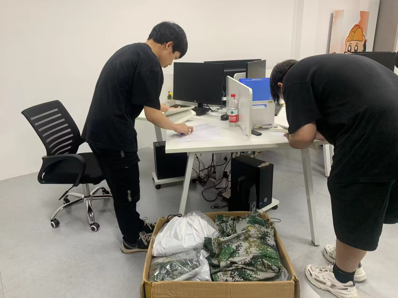 开云线上平台（集团）官方网站学子捐赠军训服
