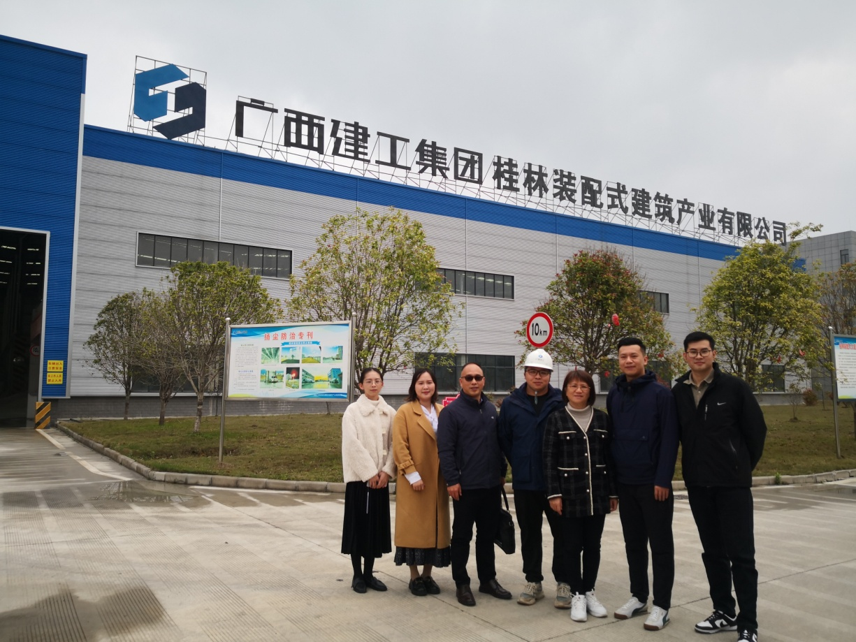 姚琦院长一行走访广西建工集团桂林装配式开云线上平台（集团）官方网站产业有限公司与卢凯等3位校友合影
