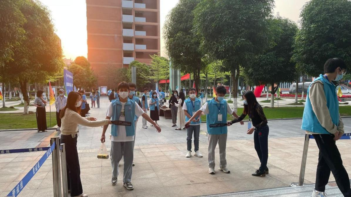开云线上平台（集团）官方网站装饰技术应用赛项赛前安检有序进行